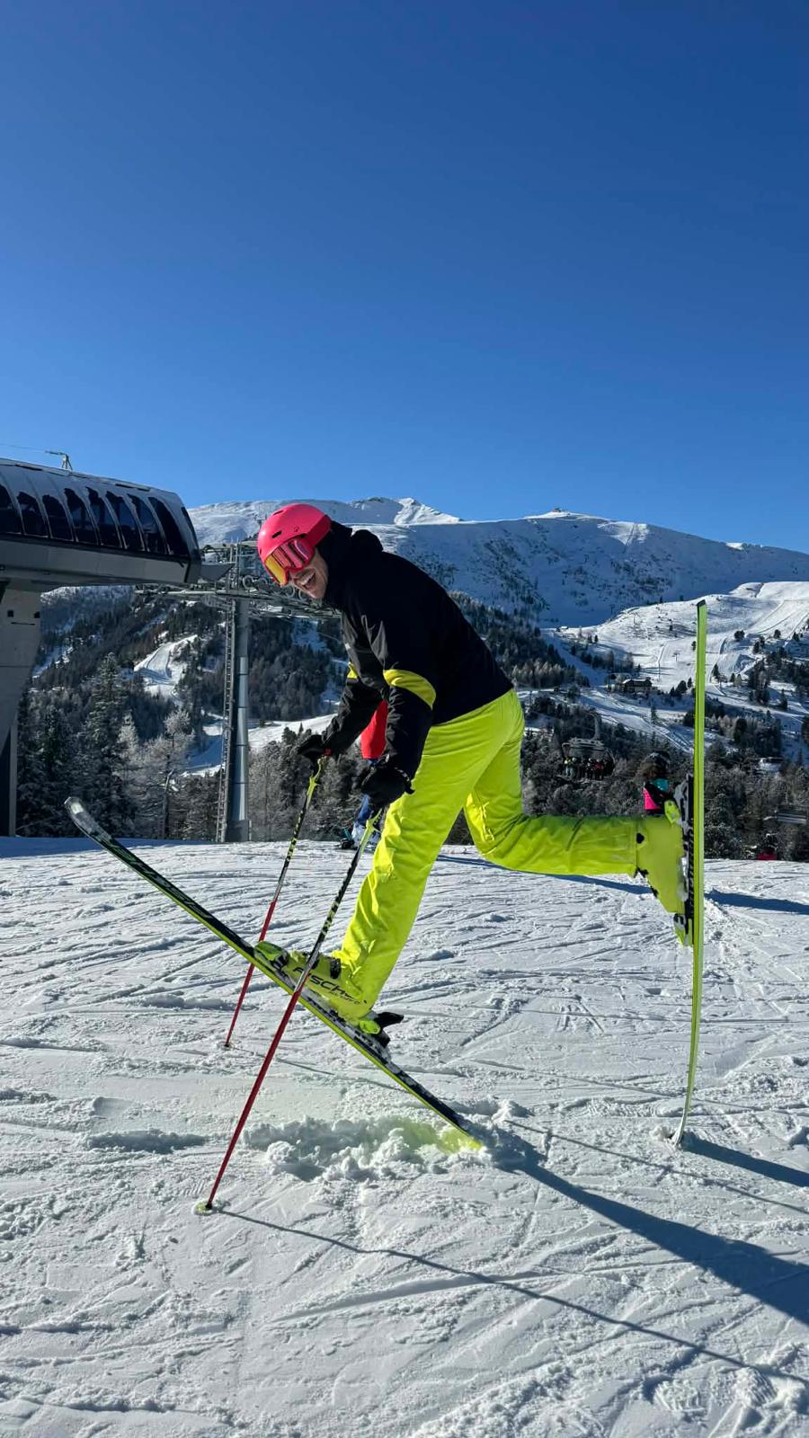 Jan skiing